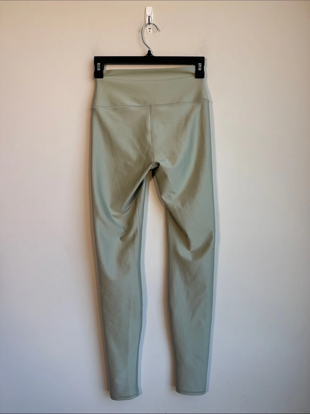 ALO Yoga High-Waist Airlift Legging in Limestone - S
